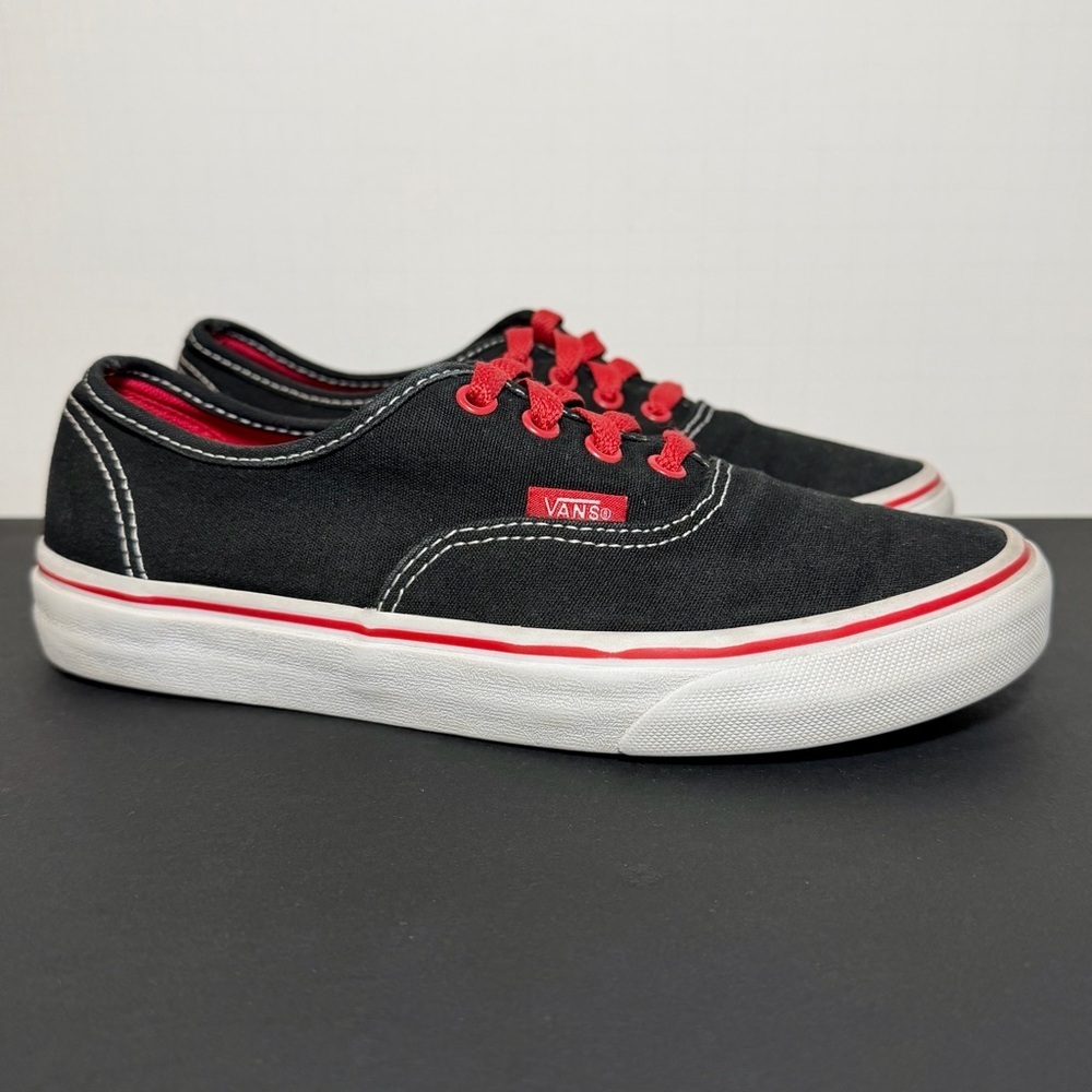 Youth VANS Authentic Low Black & Red Lace Up Sneakers / Size 5
